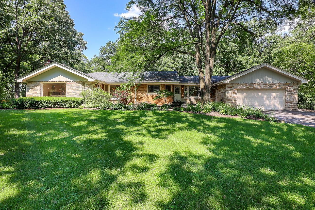 12525 S Pawnee Rd., Palos Park, IL 60464