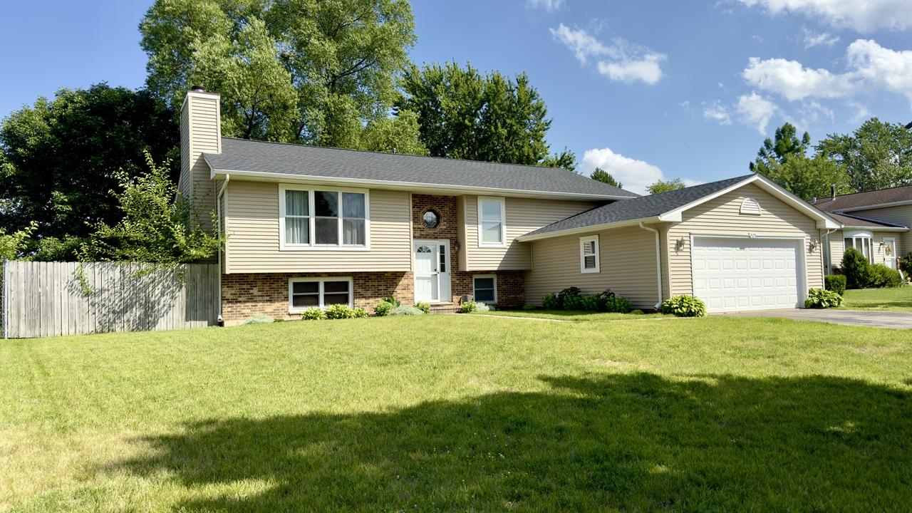 529 White Birch Rd., Lindenhurst, IL 60046
