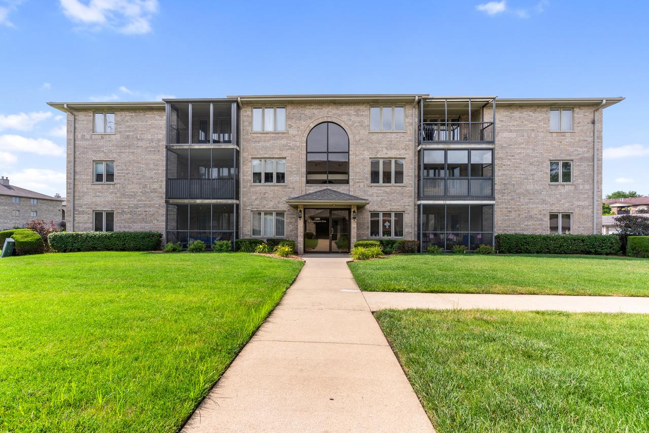 13919 W Leamington Dr. #806, Crestwood, IL 60418