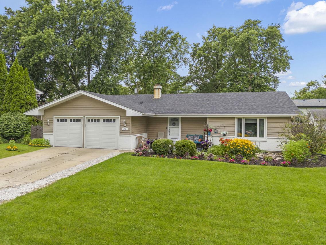 2S070 Colonial Ln., Lombard, IL 60148