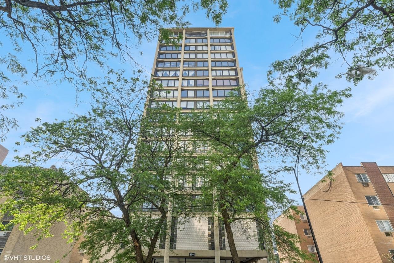 5740 N Sheridan Rd. #18C, Chicago, IL 60660