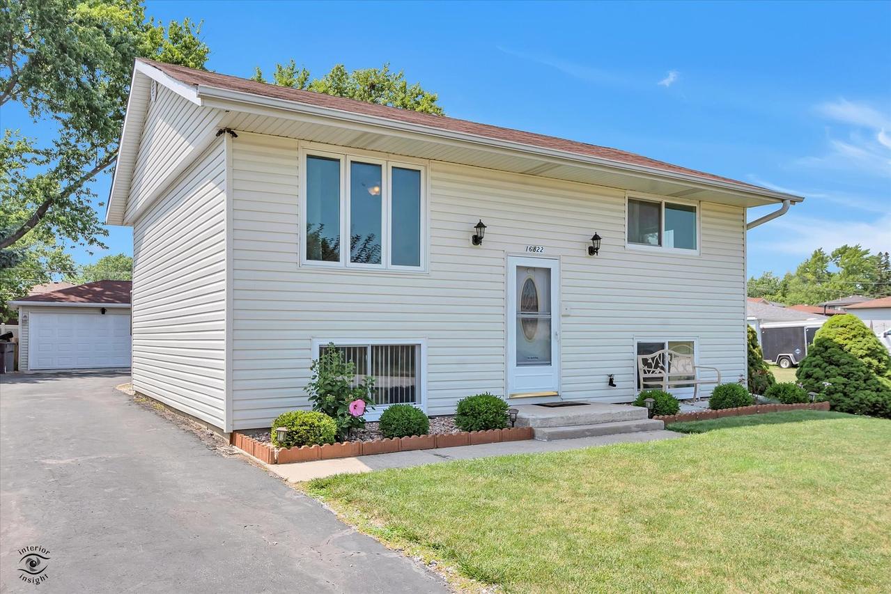 16822 90th Ave., Orland Hills, IL 60487