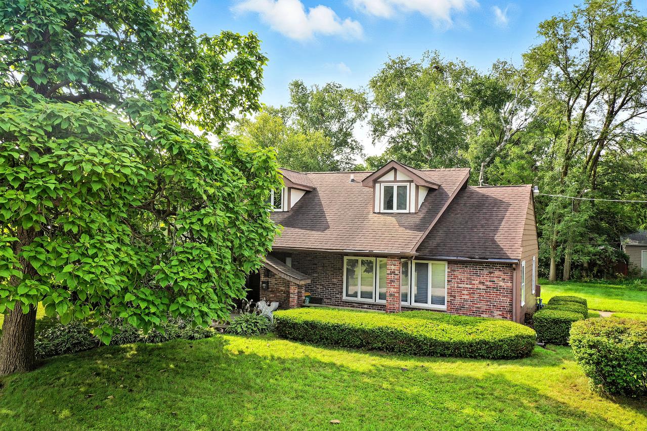 2100 Edina Blvd., Zion, IL 60099