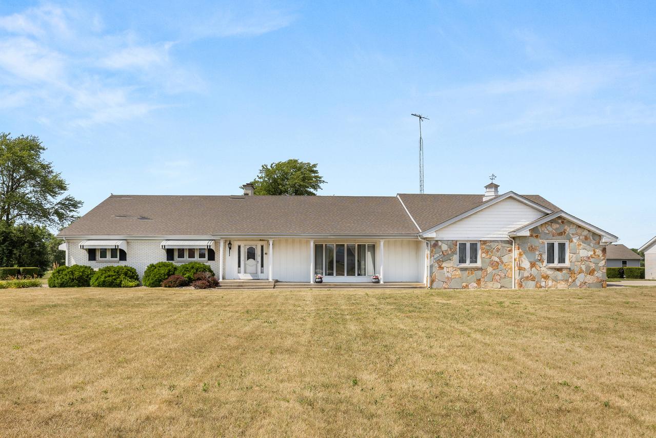 20 N Carbon Hill Rd., Coal City, IL 60416