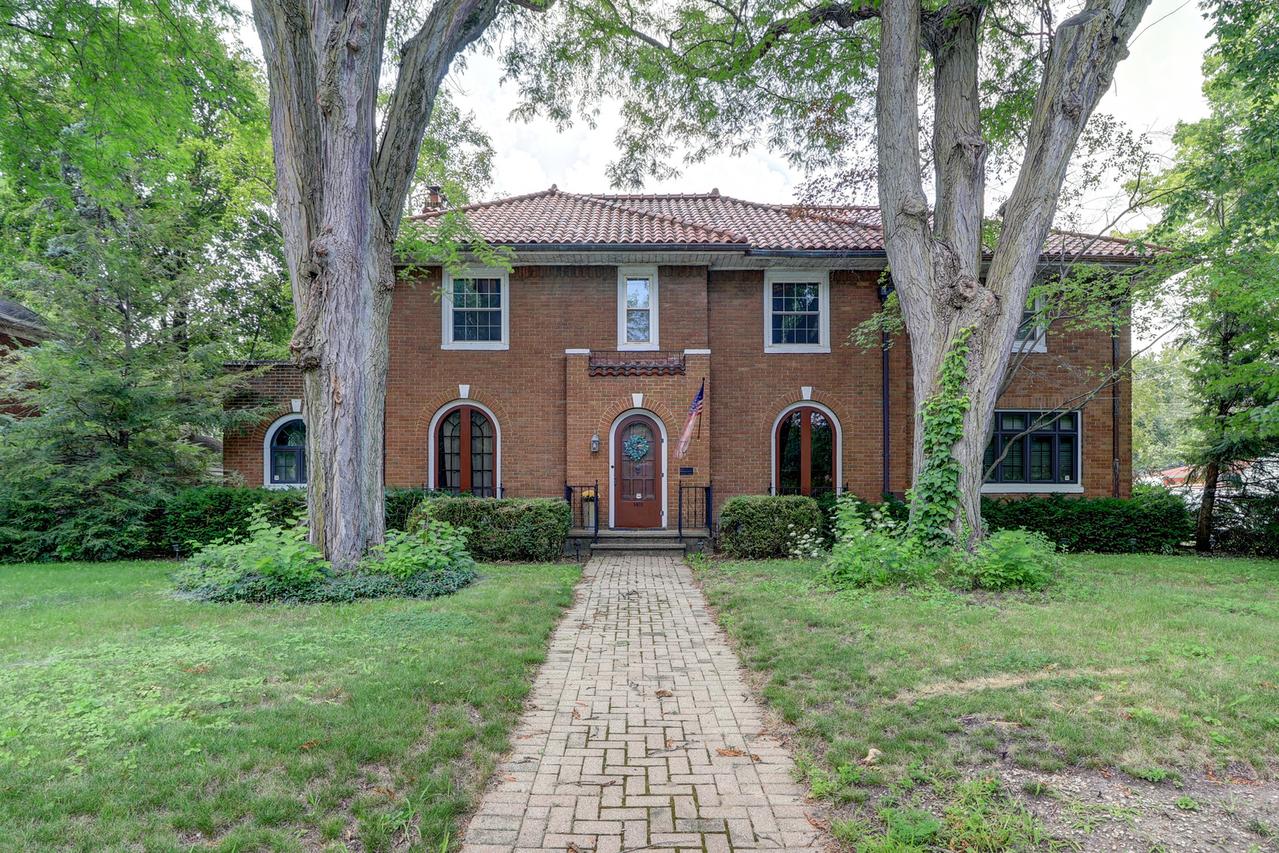 1411 1st Ave., Sterling, IL 61081