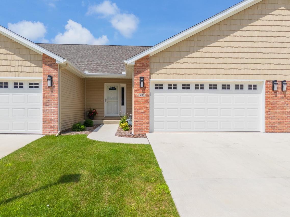 221 Cassidy Rd., Normal, IL 61761