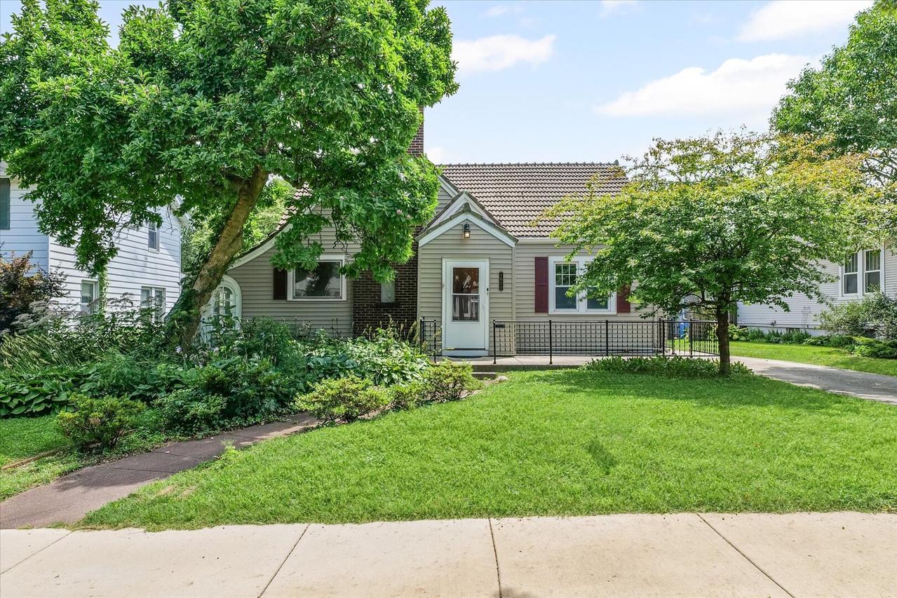 1005 W John St., Champaign, IL 61821