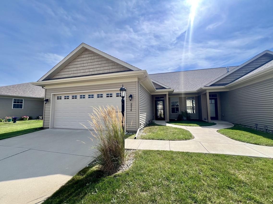 2214 S Stonebrooke Ct., Urbana, IL 61802