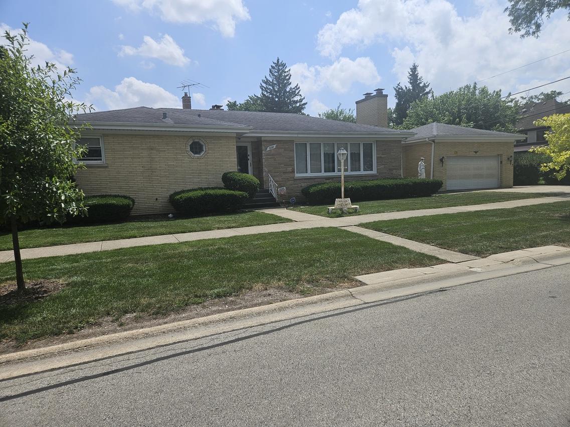 7233 W Monroe St., Niles, IL 60714
