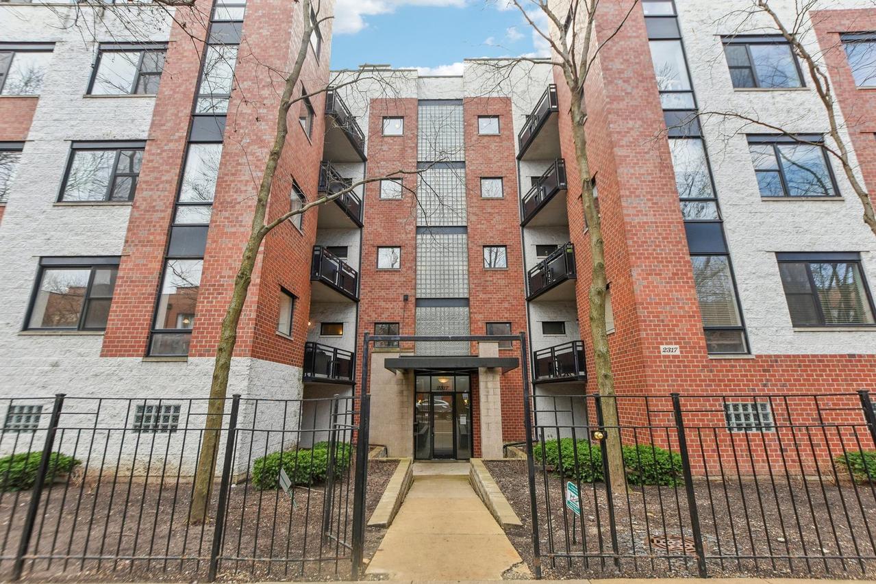 2317 W Wolfram St. #211, Chicago, IL 60618