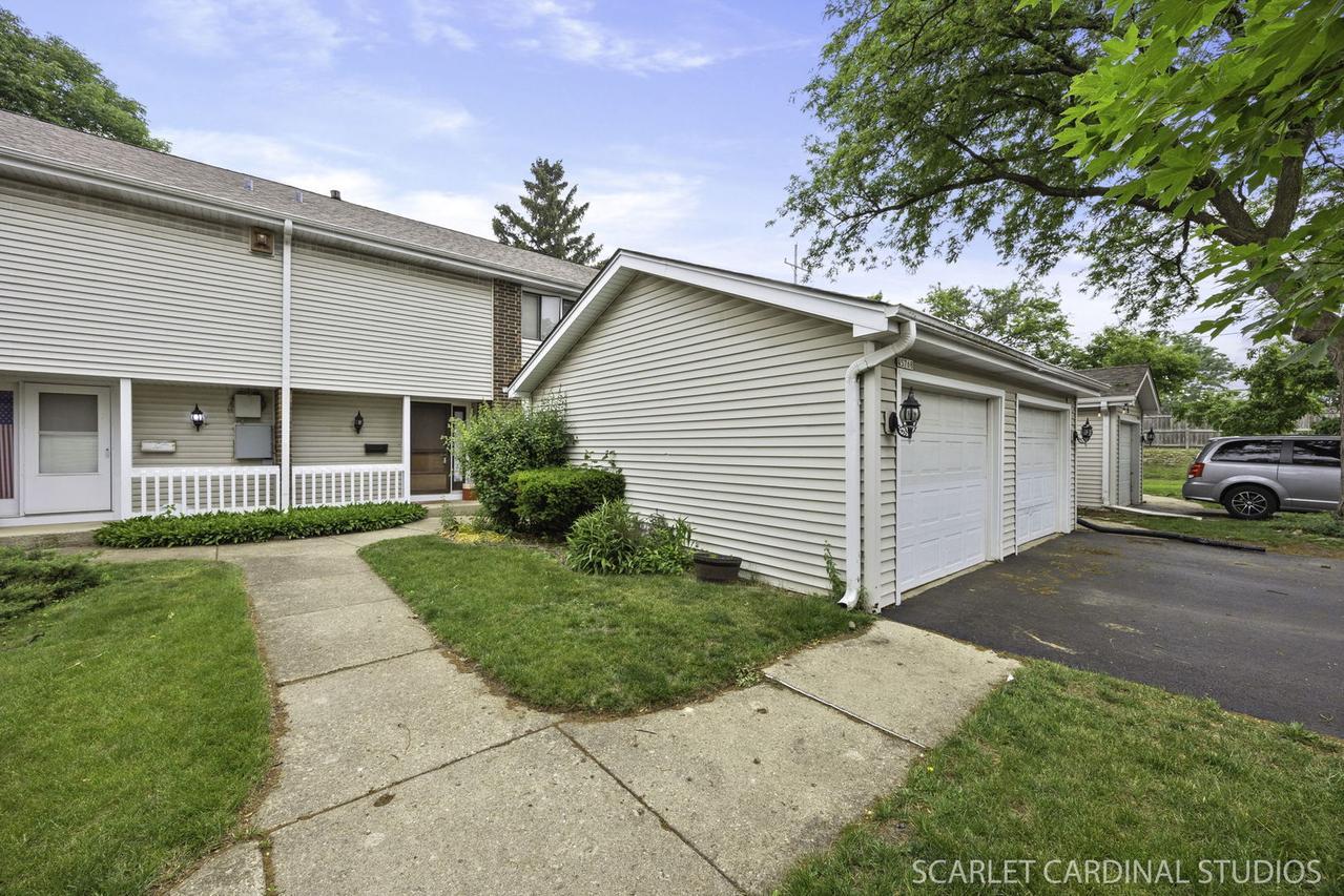 4S768 Pinehurst Dr., Naperville, IL 60563
