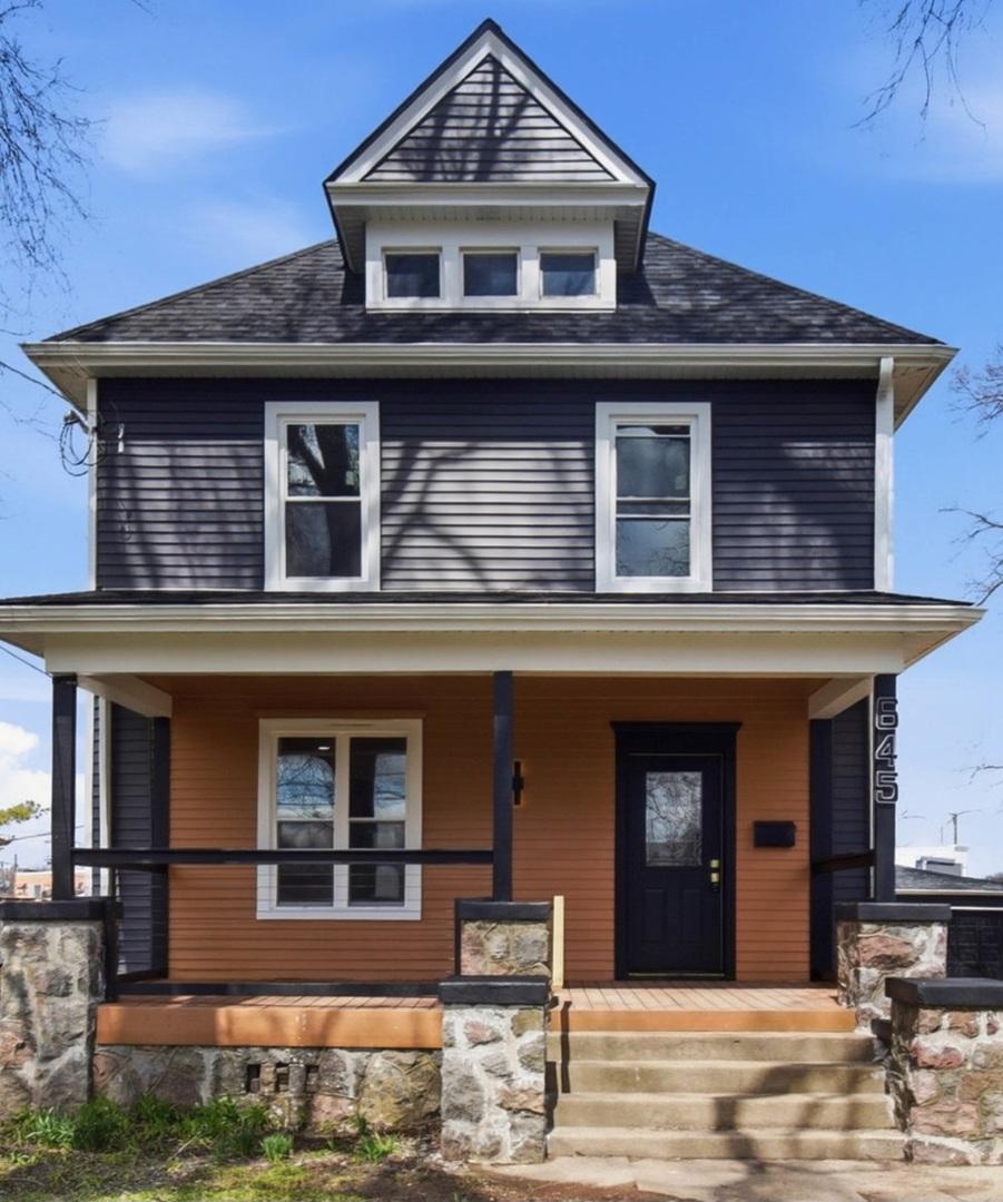 645 E Calhoun St., Woodstock, IL 60098