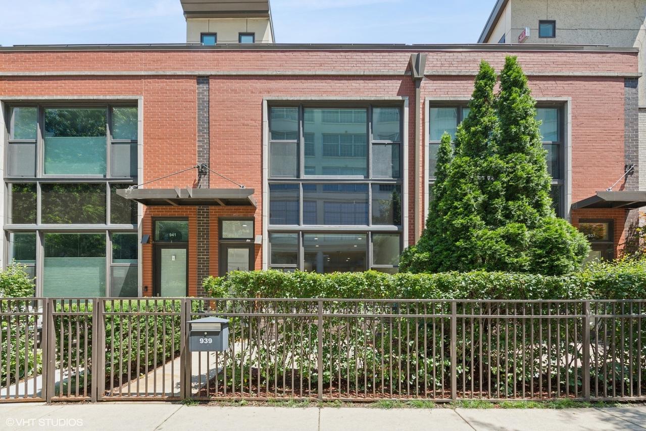 939 N Kingsbury St., Chicago, IL 60610