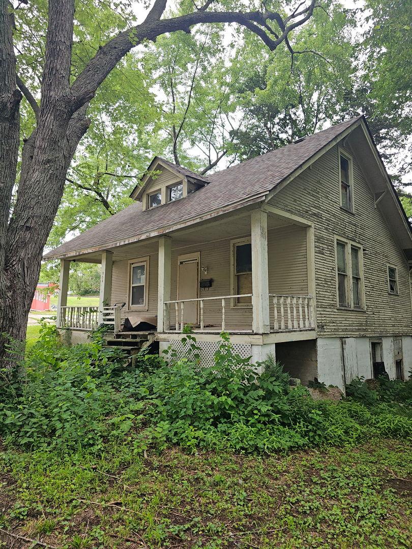 904 Walnut Ave., Dixon, IL 61021