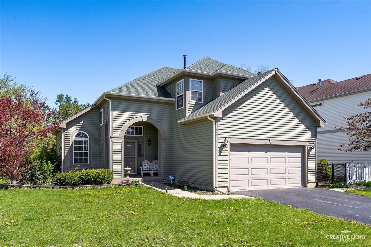 373 Wagonwood Rd., Round Lake, IL 60073