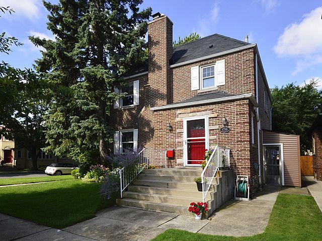 6700 N Fairfield Ave., Chicago, IL 60645