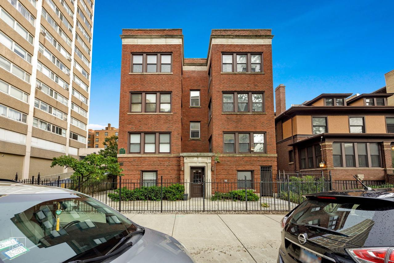 853 W Carmen Ave. #2D, Chicago, IL 60640