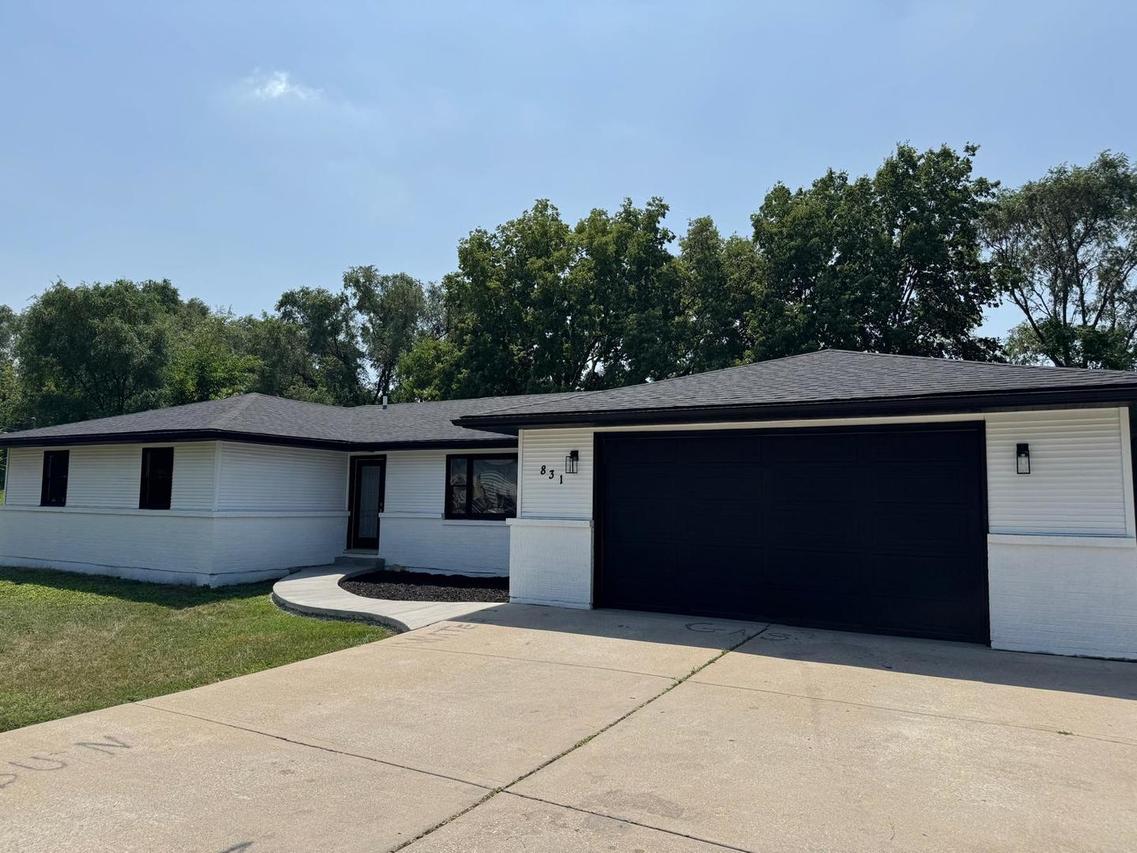 831 Richards St., Joliet, IL 60433