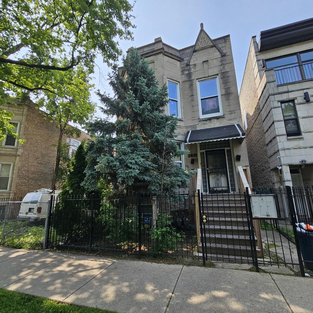 3931 W Lexington St., Chicago, IL 60624