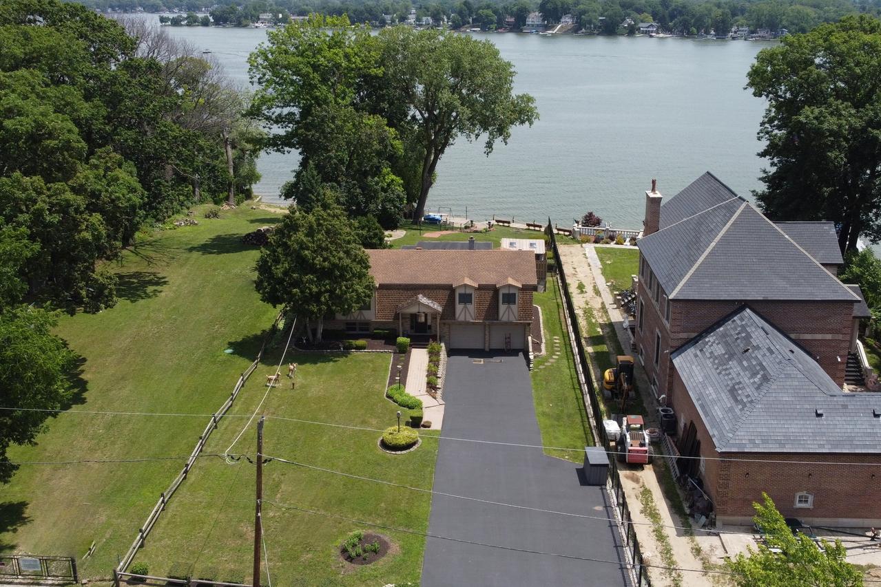 42567 N Woodbine Ave., Antioch, IL 60002
