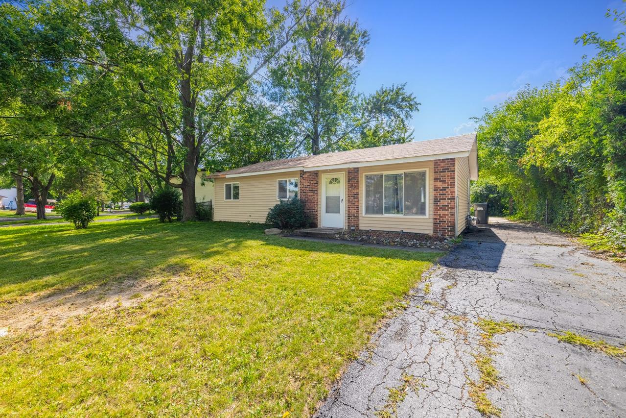 219 Monterey Dr., Bolingbrook, IL 60440