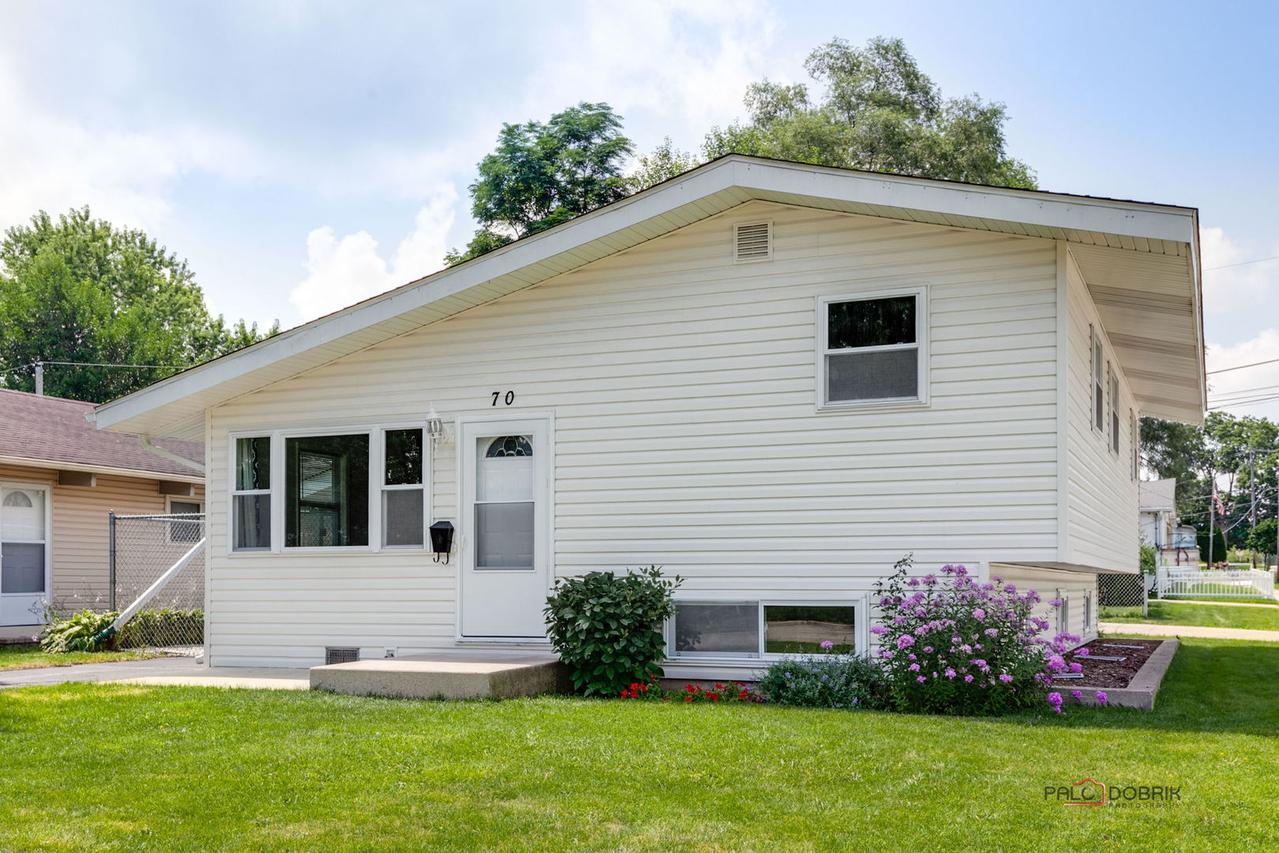 70 N Ridgemoor Ave., Mundelein, IL 60060