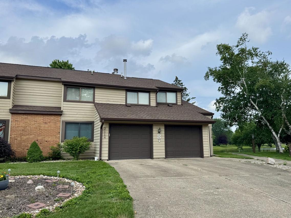 2114 Harbortown Cir., Champaign, IL 61821