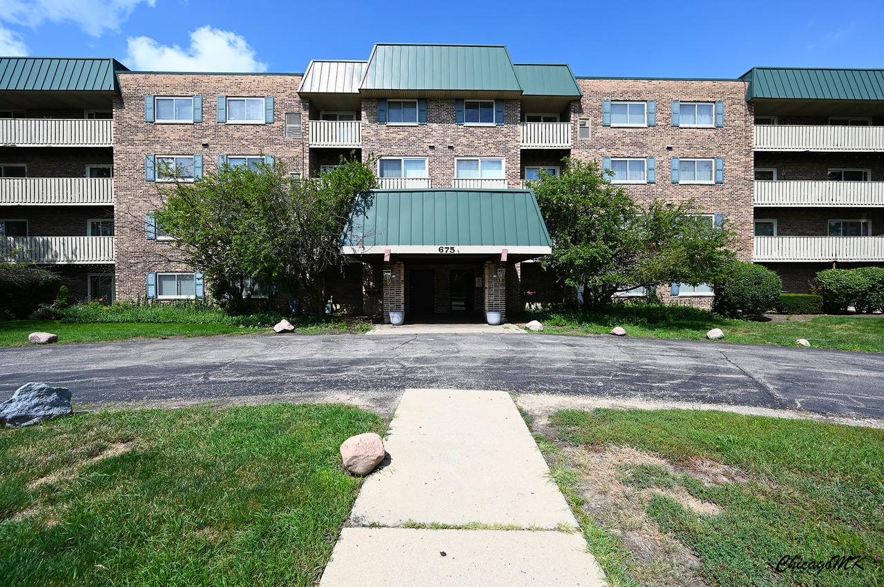 675 Grove Dr. #409, Elk Grove Village, IL 60007