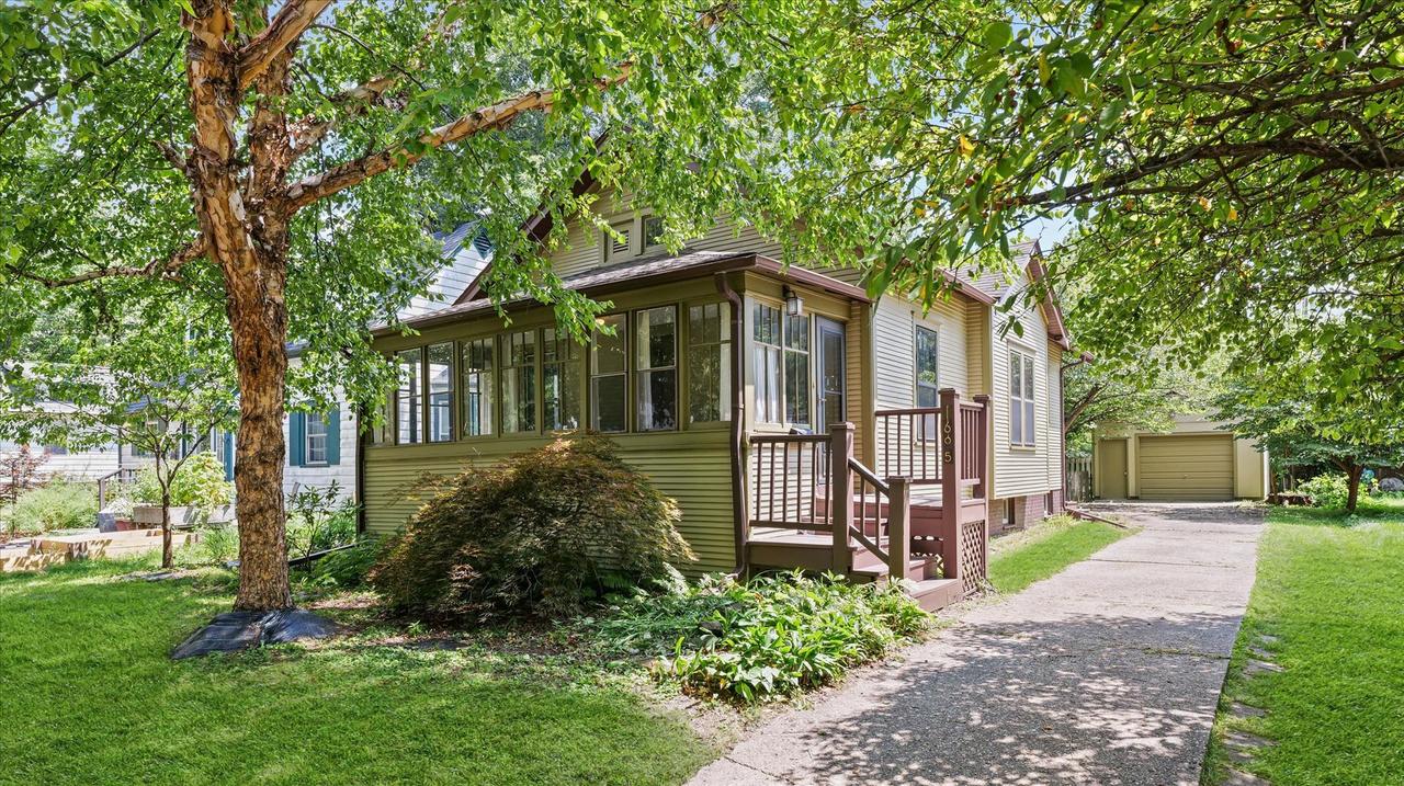 1605 W Park Ave., Champaign, IL 61821