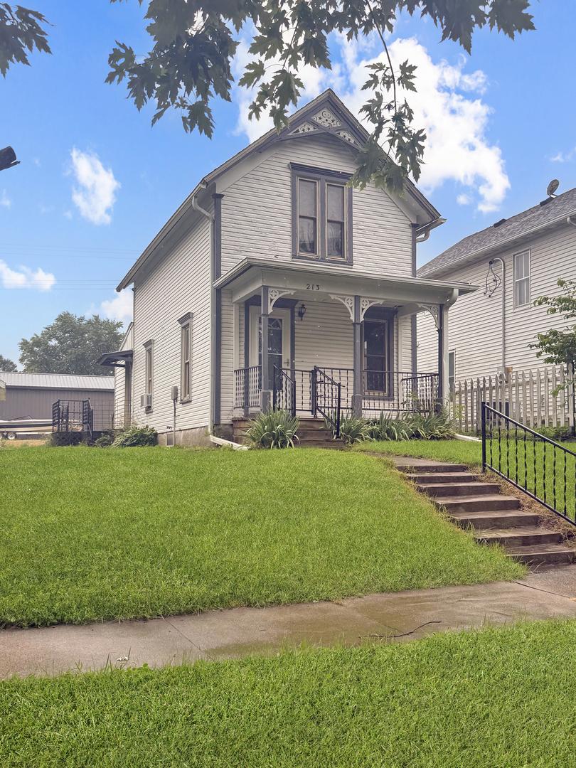 213 Main St., Leaf River, IL 61047