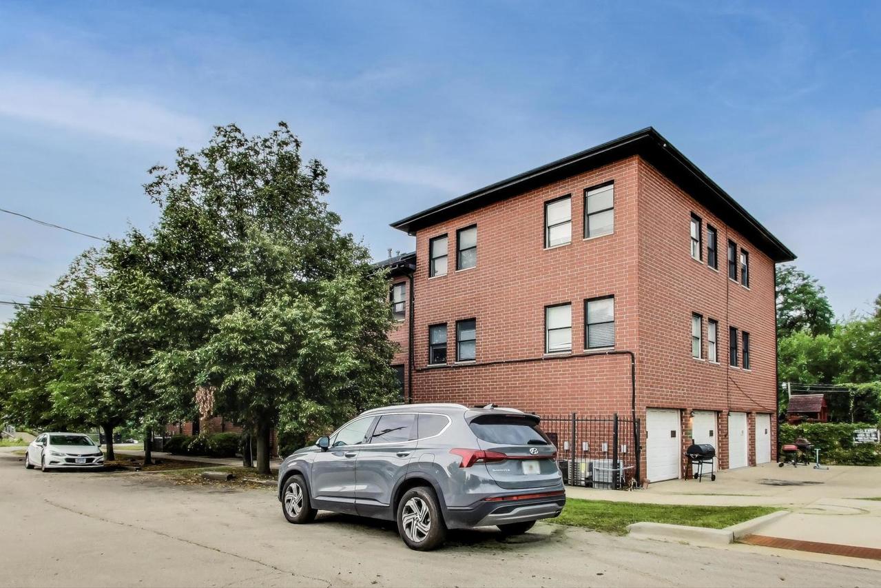 1431 W 108th St. #C, Chicago, IL 60643