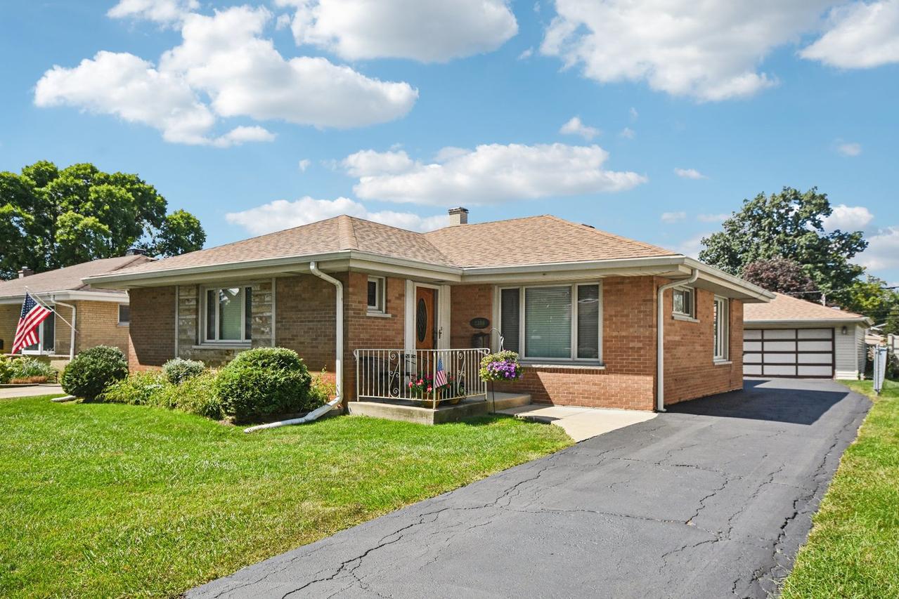 2300 Boeger Ave., Westchester, IL 60154