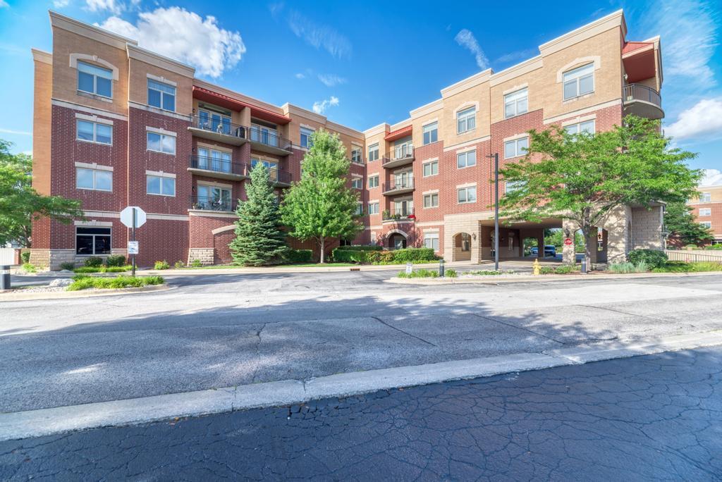 1210 N Foxdale Dr. #105, Addison, IL 60101