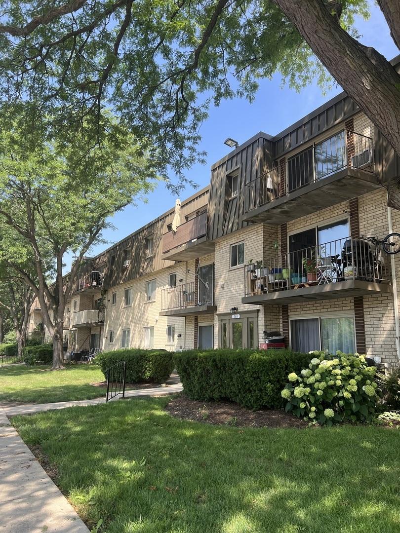 565 Fairway View Dr. #2L, Wheeling, IL 60090