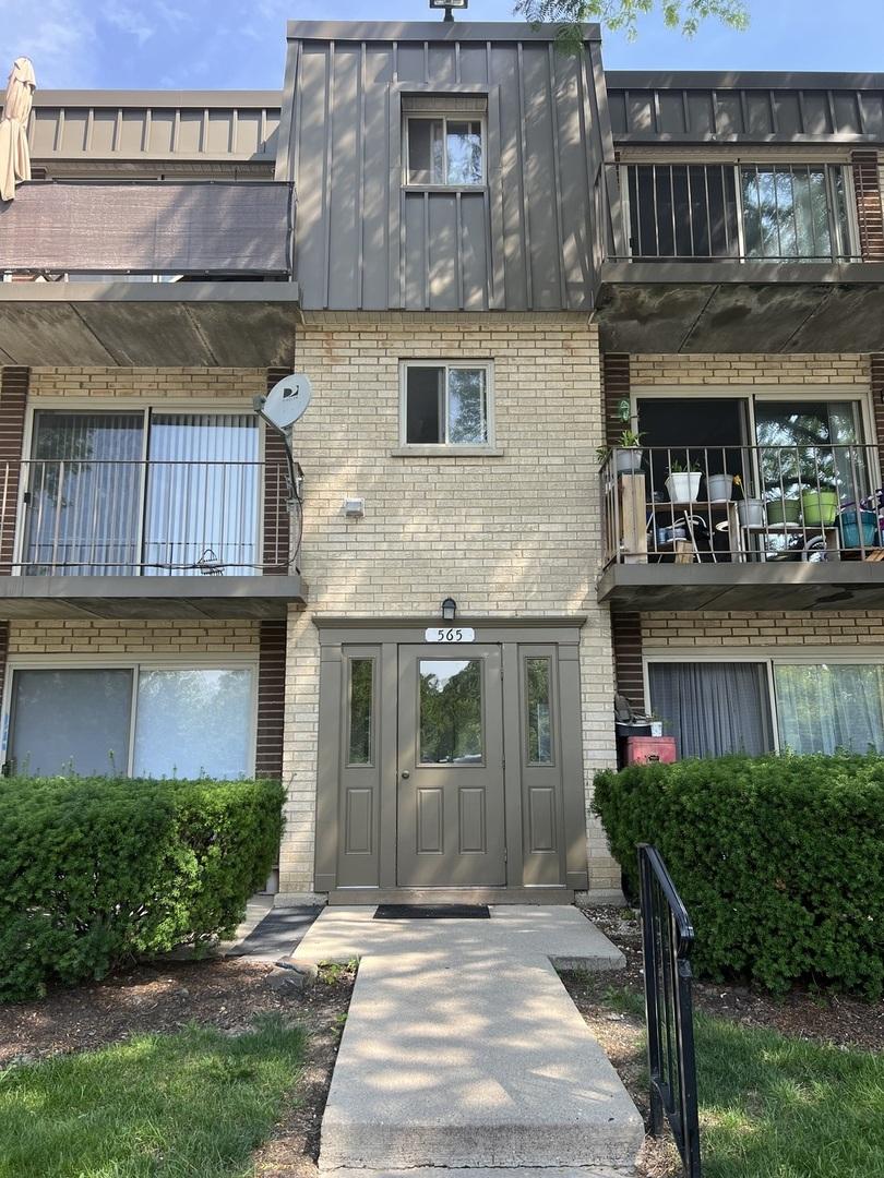565 Fairway View Dr. #2L, Wheeling, IL 60090