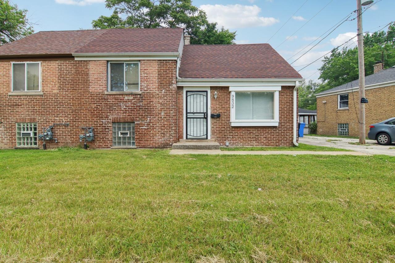 9832 S Oglesby Ave., Chicago, IL 60617