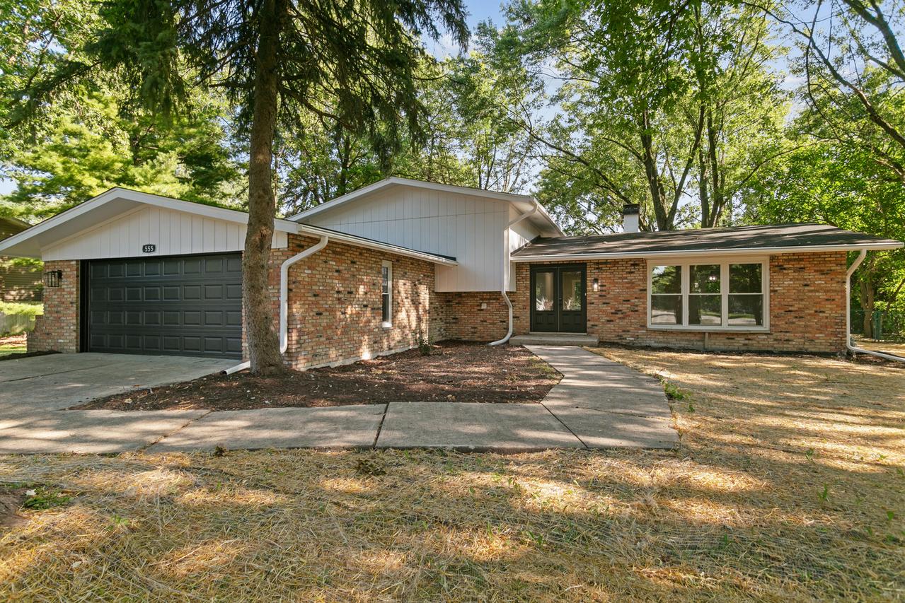 28W555 Leverenz Rd., Naperville, IL 60564