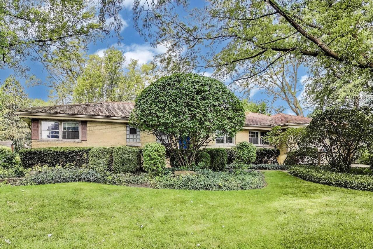 914 S School St., Mount Prospect, IL 60056