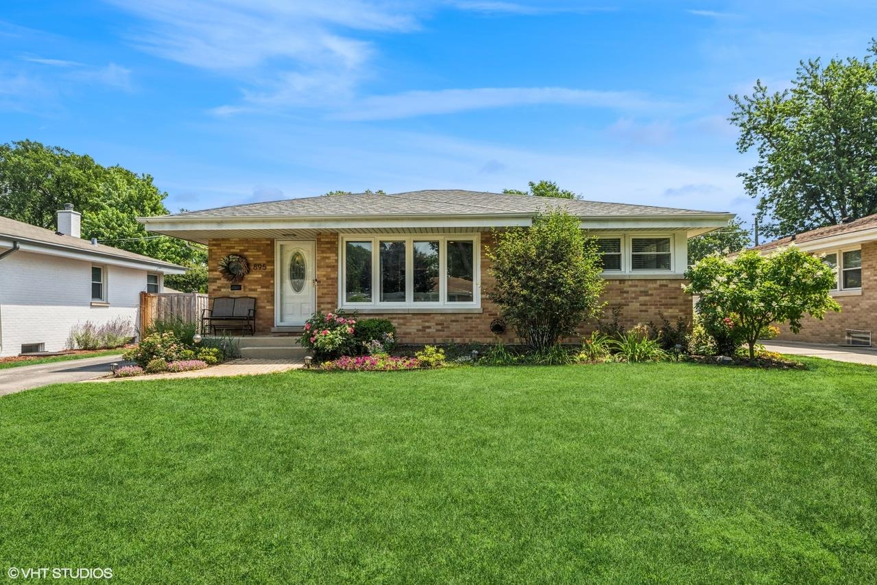 895 S Parkside Ave., Elmhurst, IL 60126