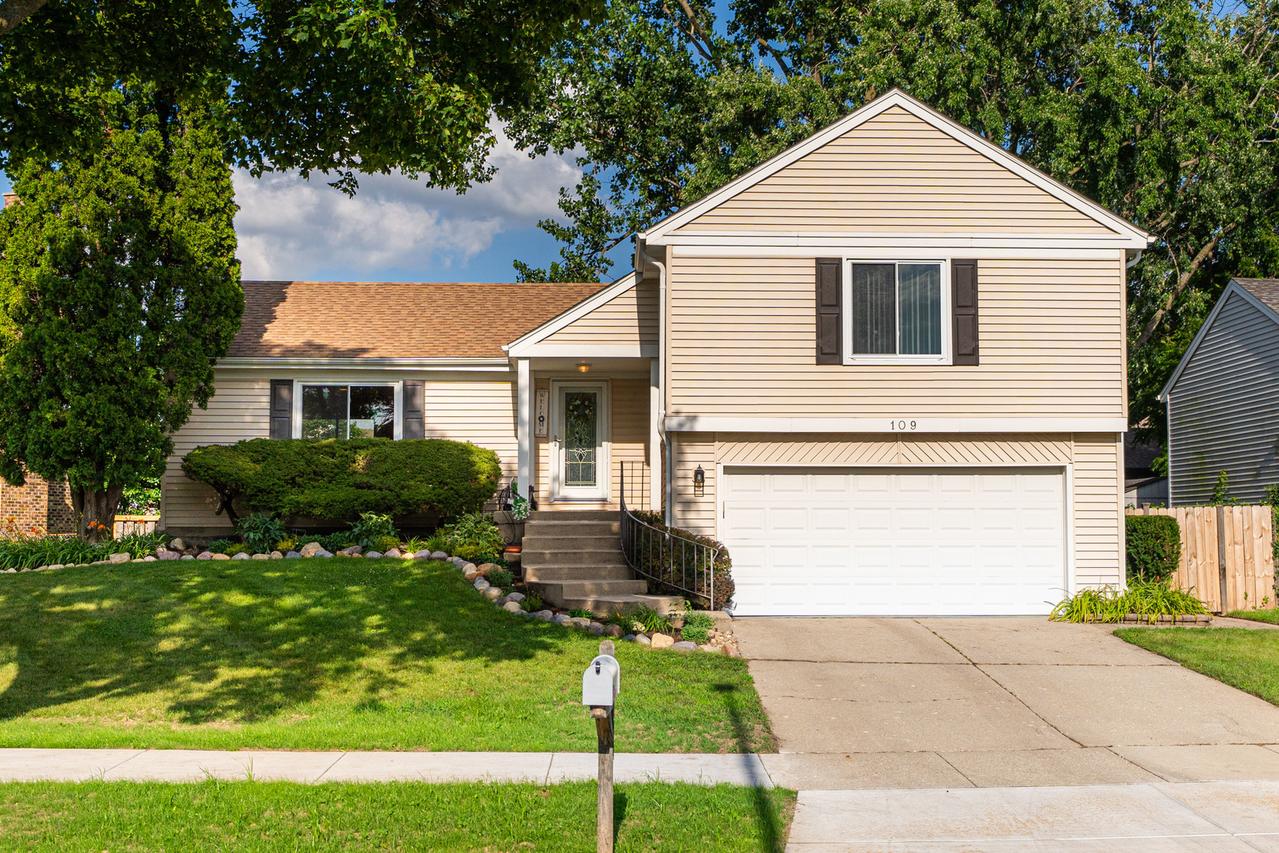 109 Lilac Ln., Buffalo Grove, IL 60089