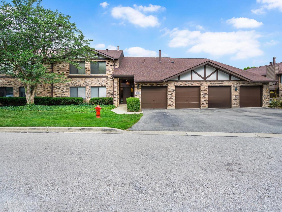 6230 Trinity Dr. #1-C, Lisle, IL 60532