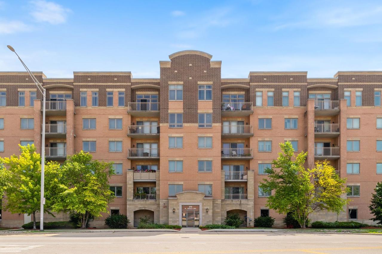 77 N Wolf Rd. #309, Northlake, IL 60164