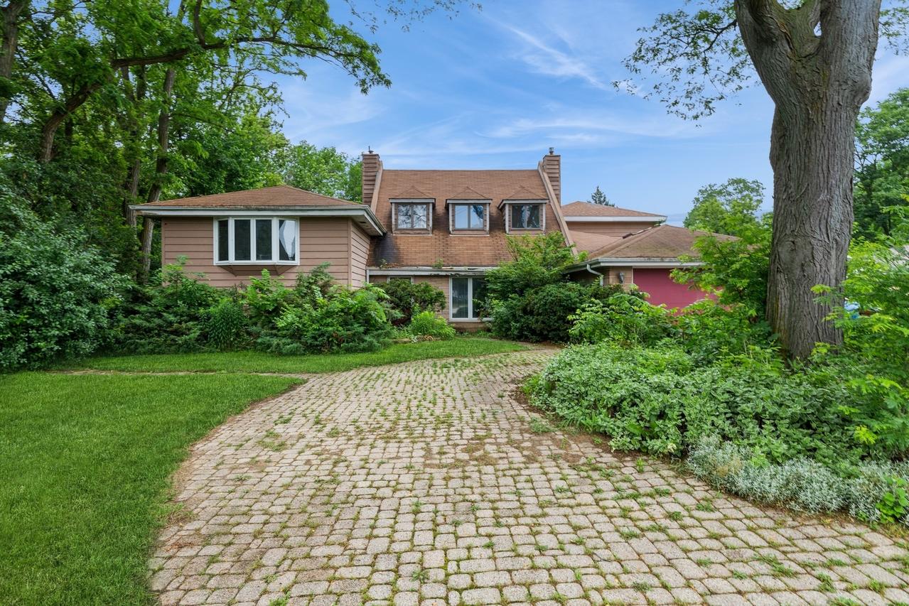 604 E Camp Mcdonald Rd., Prospect Heights, IL 60070