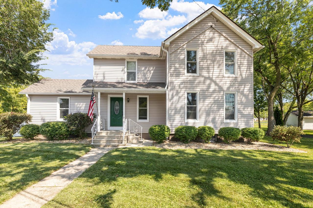 210 S Douglas St., Elwood, IL 60421