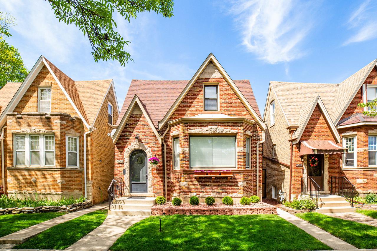 6052 W Eddy St., Chicago, IL 60634
