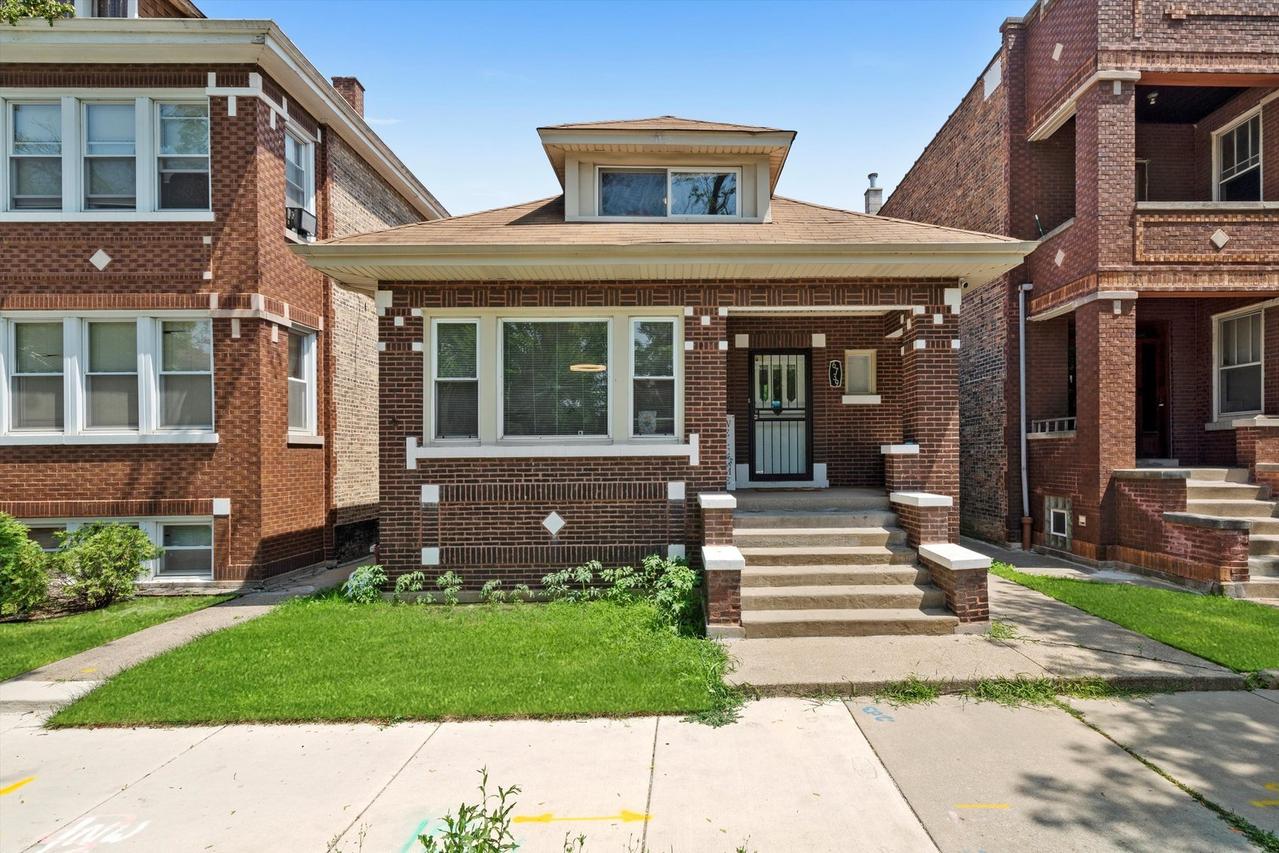 6739 S Rockwell St., Chicago, IL 60629