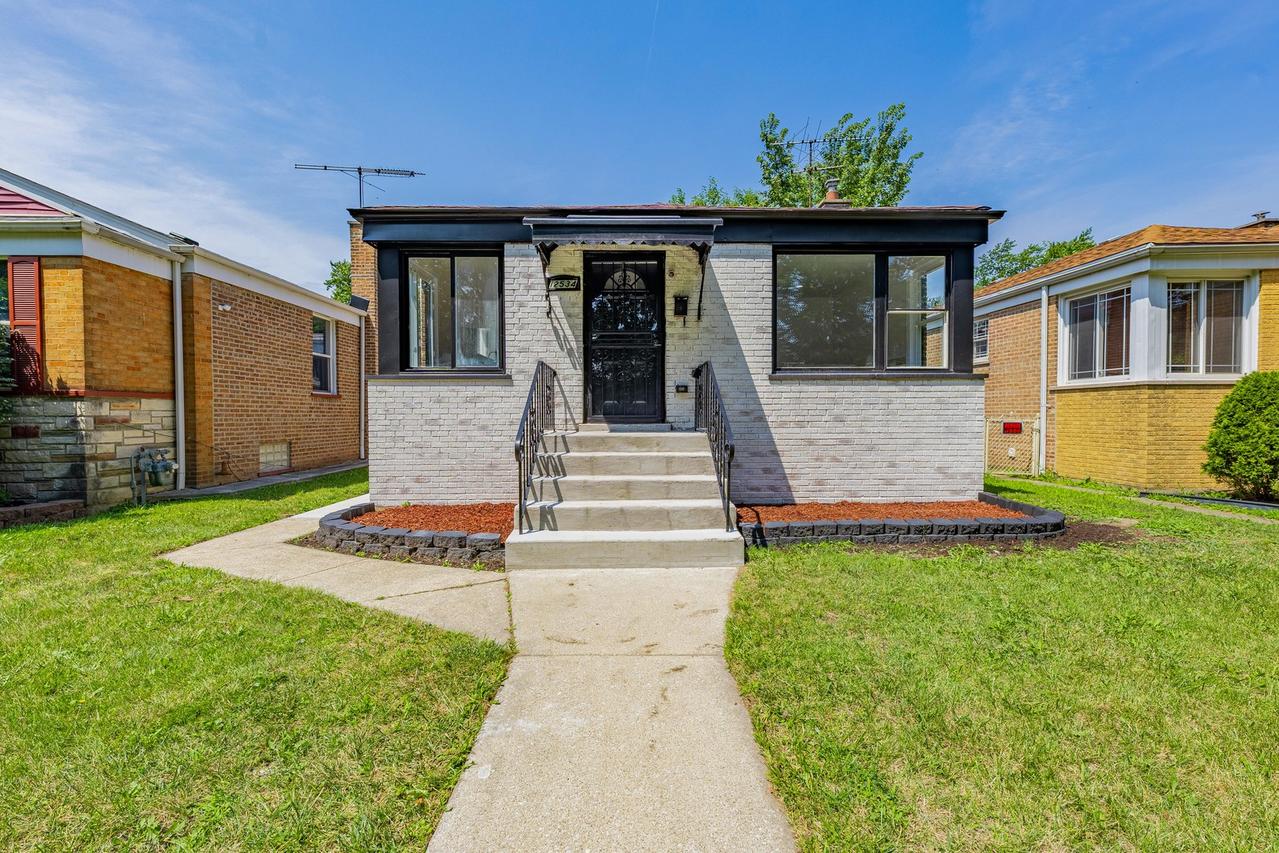 12534 S Racine Ave., Calumet Park, IL 60827