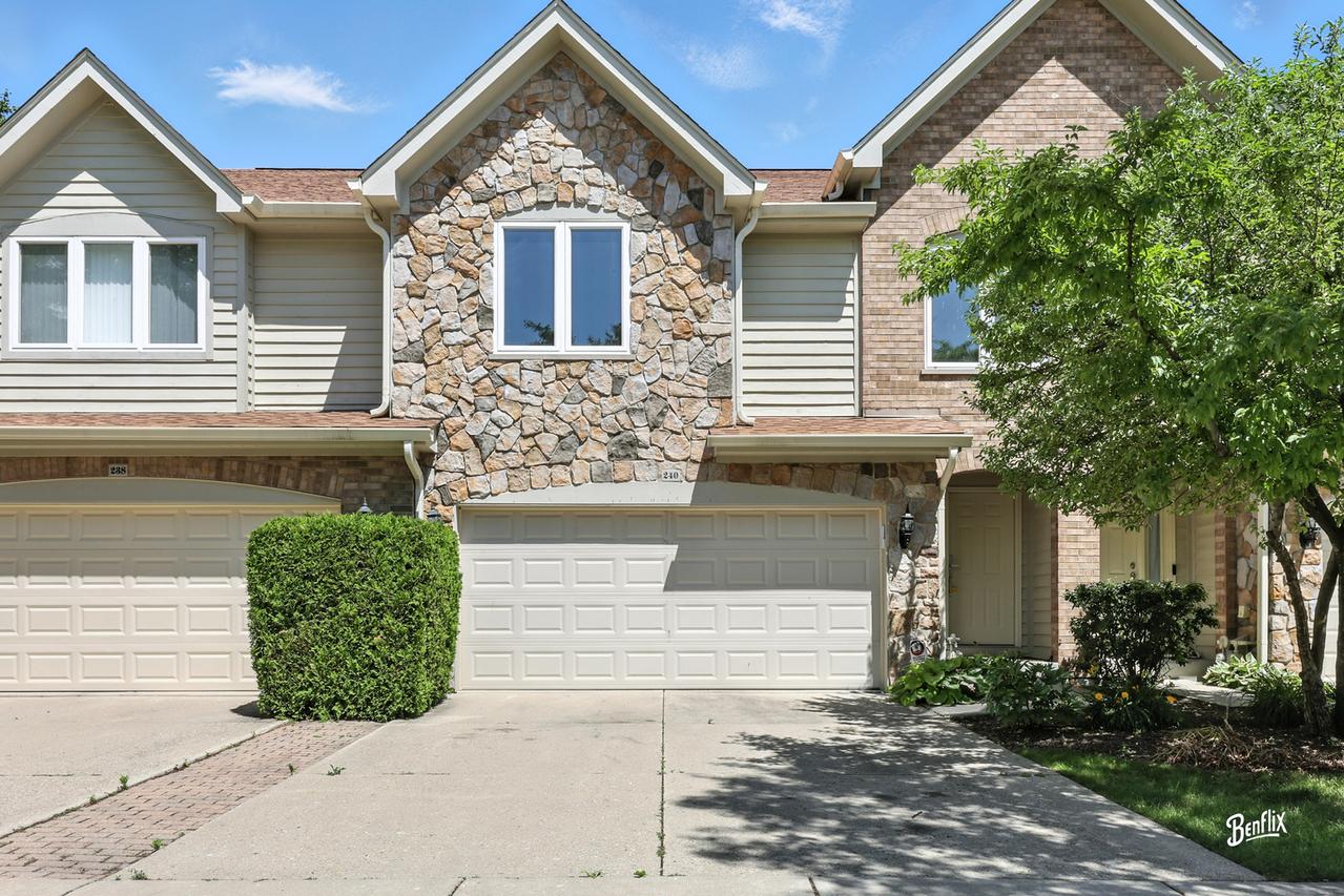 240 Taylor Ct., Buffalo Grove, IL 60089