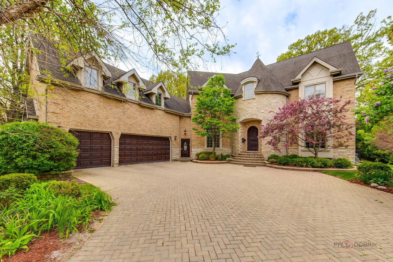 300 Red Oak Rd., Northbrook, IL 60062