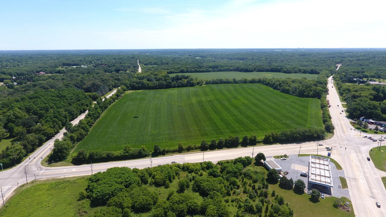 2390 Algonquin Rd., Barrington Hills, IL 60010